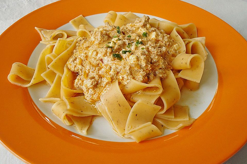 Nudeln mit Joghurt - Schafskäse - Sauce