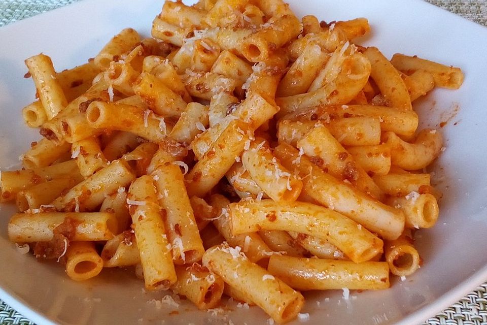 Makkaroni mit Tomatensoße nach Ossi - Art