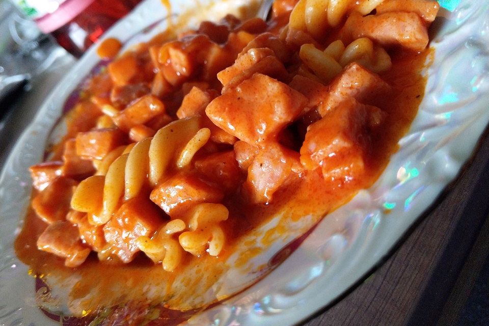 Makkaroni mit Tomatensoße nach Ossi - Art