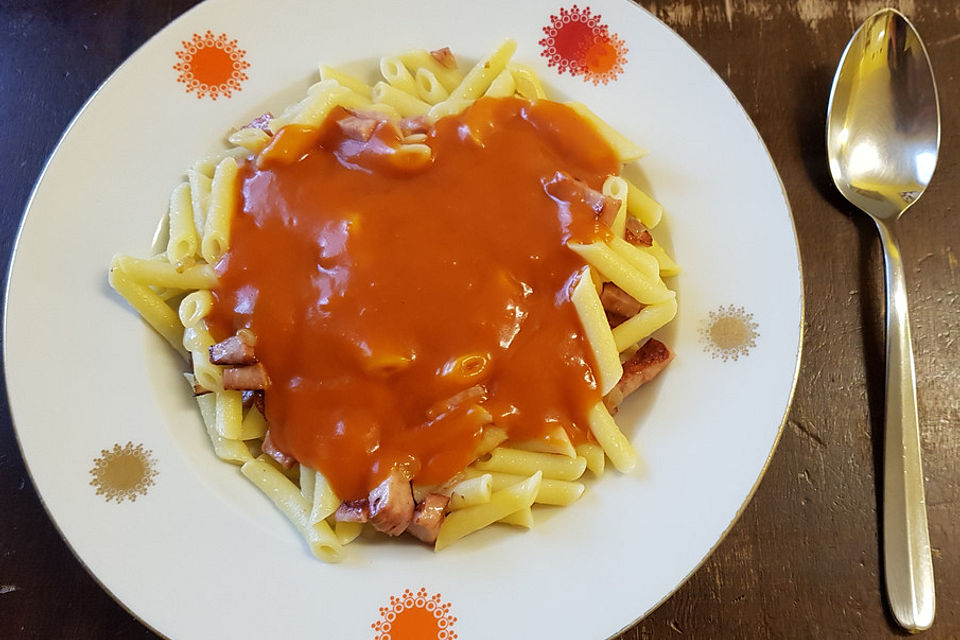 Makkaroni mit Tomatensoße nach Ossi - Art
