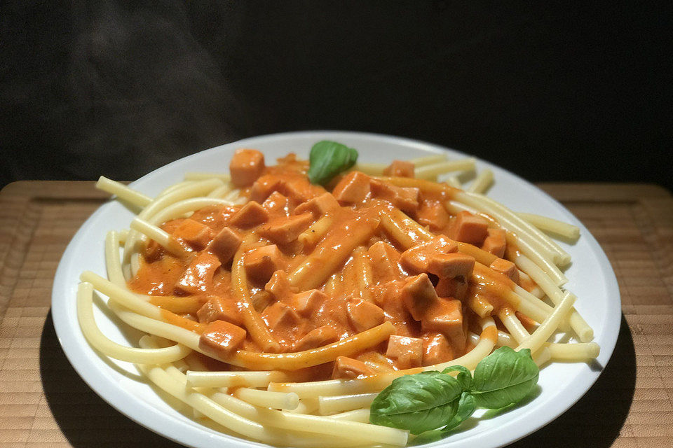 Makkaroni mit Tomatensoße nach Ossi - Art