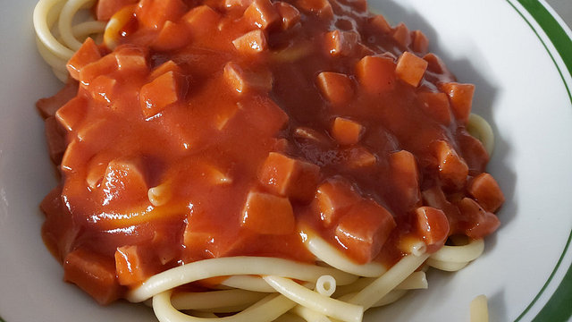 Makkaroni mit Tomatensoße nach Ossi - Art von hackenwaermer Makkaroni mit Tomatensoße nach Ossi - Art von hackenwaermer