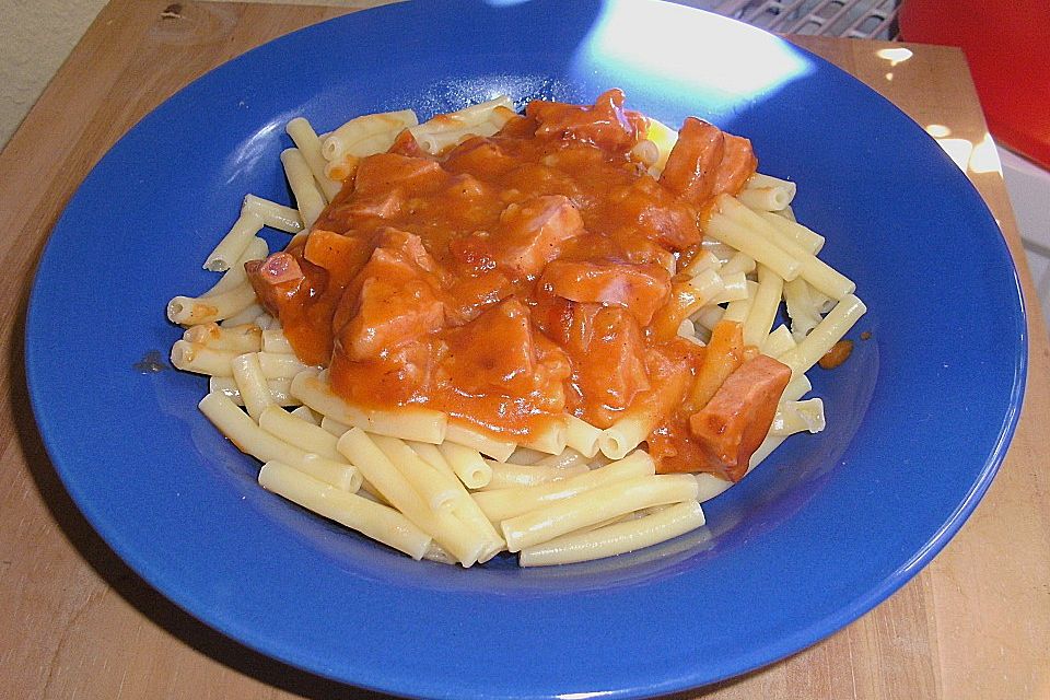 Makkaroni mit Tomatensoße nach Ossi - Art