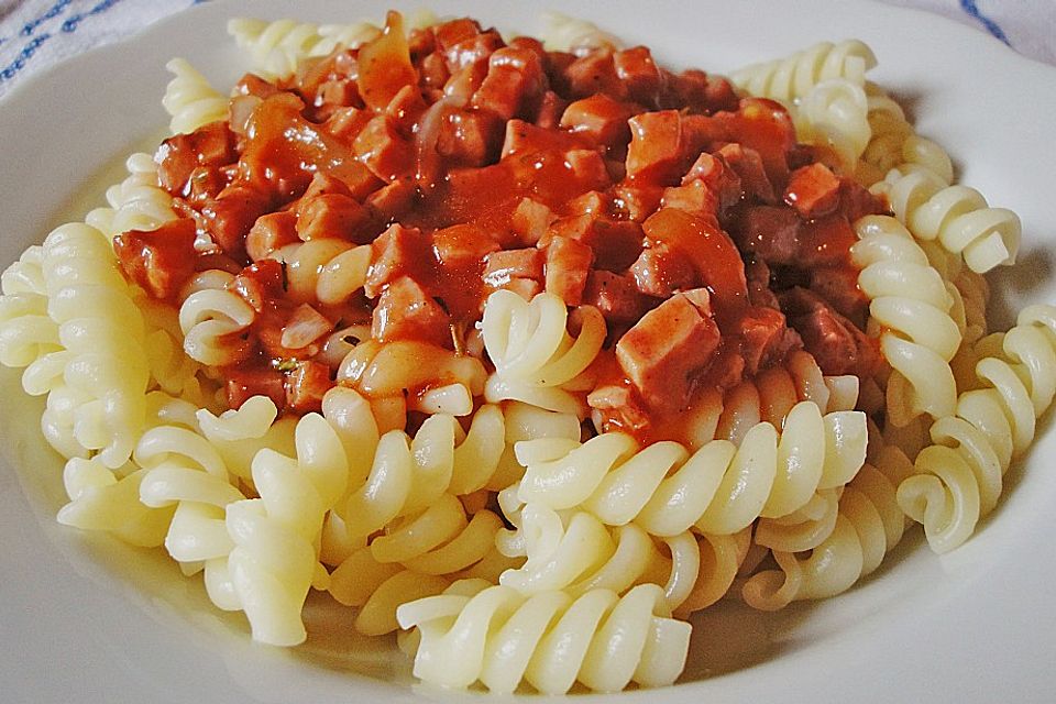 Makkaroni mit Tomatensoße nach Ossi - Art