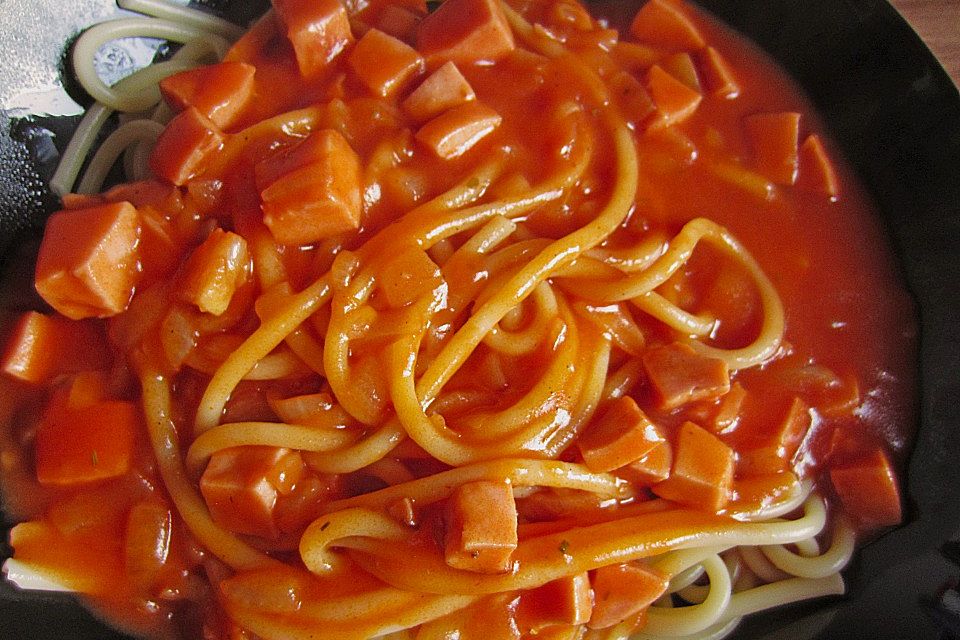 Makkaroni mit Tomatensoße nach Ossi - Art