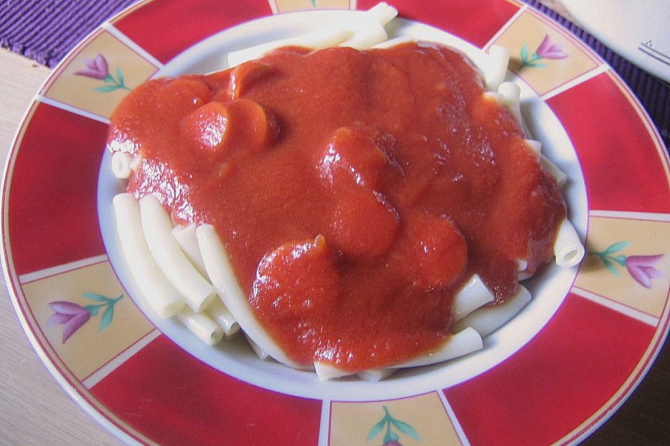 Makkaroni mit Tomatensoße nach Ossi - Art