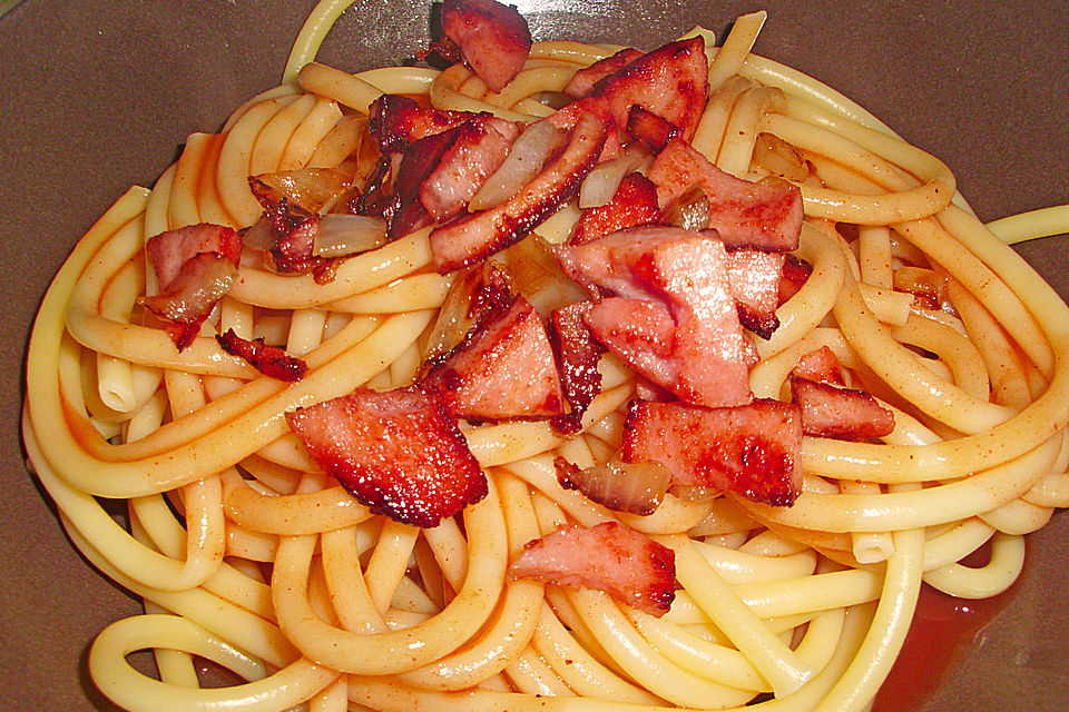 Makkaroni mit Tomatensoße nach Ossi - Art
