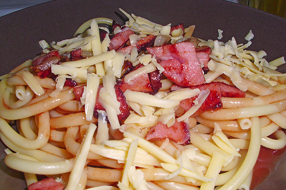 Makkaroni mit Tomatensoße nach Ossi - Art