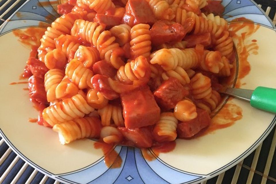 Makkaroni mit Tomatensoße nach Ossi - Art