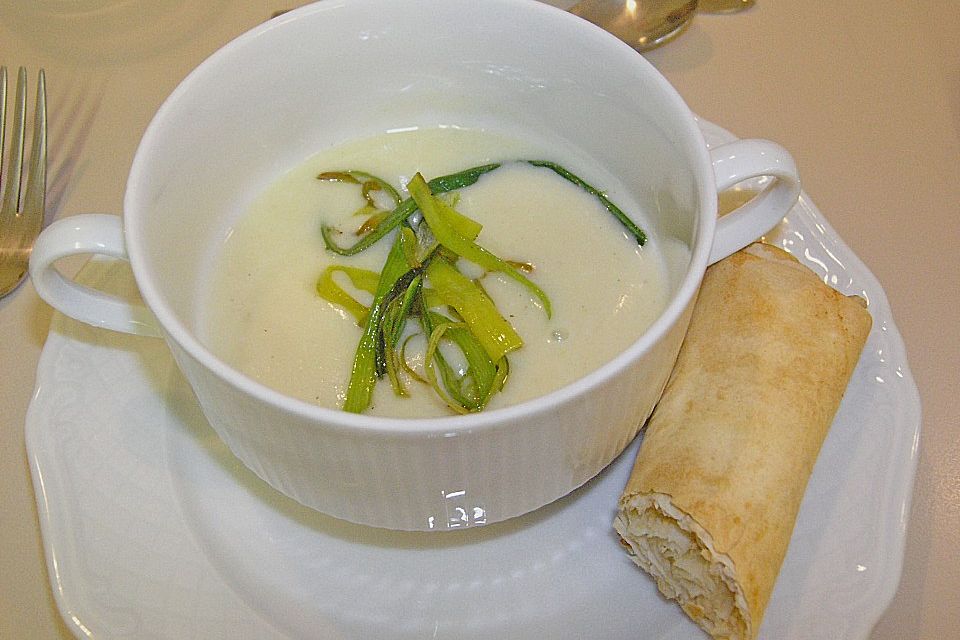 Topinambursuppe mit Trüffel und Quitten - Knusperröllchen