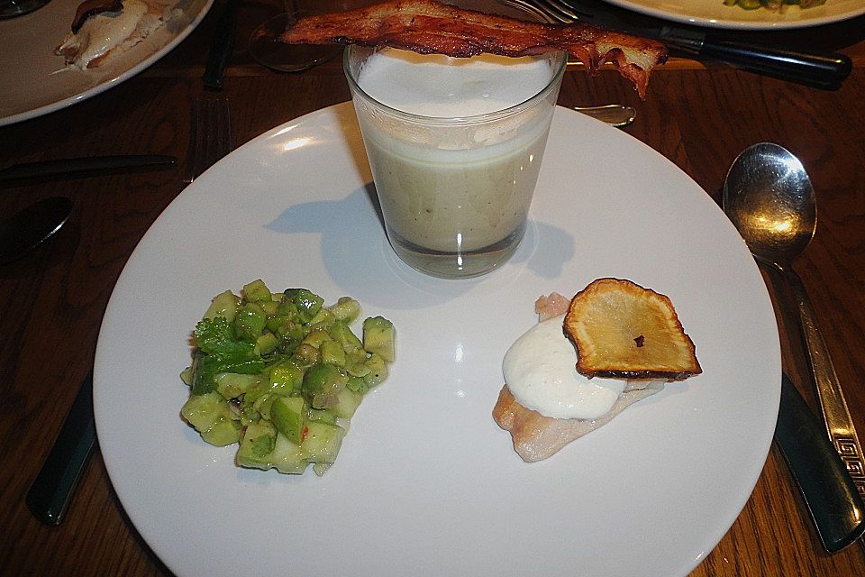 Topinambursuppe mit Trüffel und Quitten - Knusperröllchen