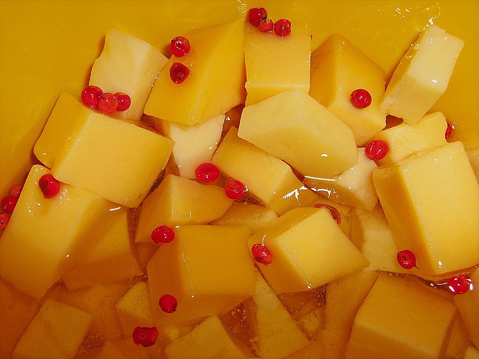 Eingelegter Gouda mit rosa Pfefferbeeren von sokrue | Chefkoch