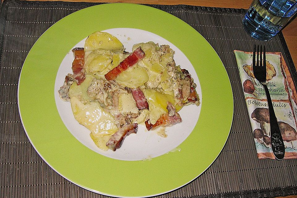 Kartoffelauflauf mit Ölsardinen und Bauchspeck