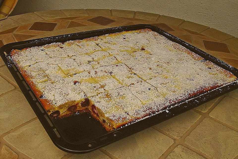 Saftiger Kirsch - Schmandkuchen