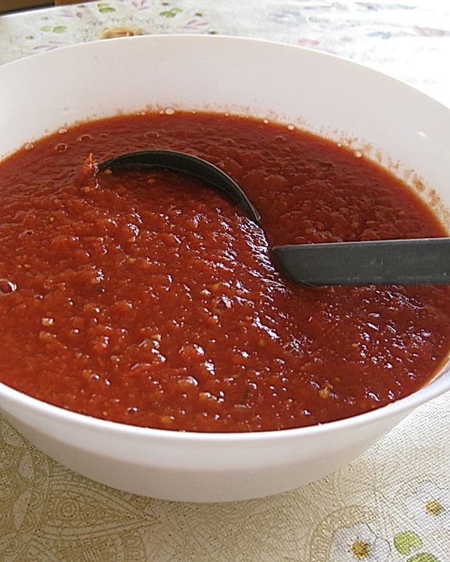 Pikante Tomatensoße zu Pasta, Schnitzel und anderem