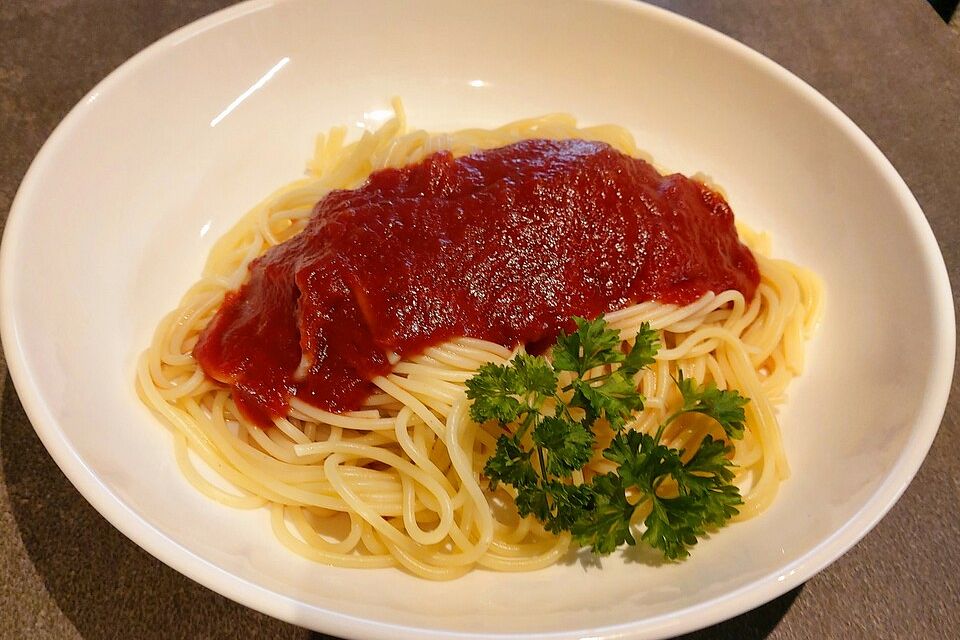 Schnelle Tomatensauce für Spaghetti Napoli