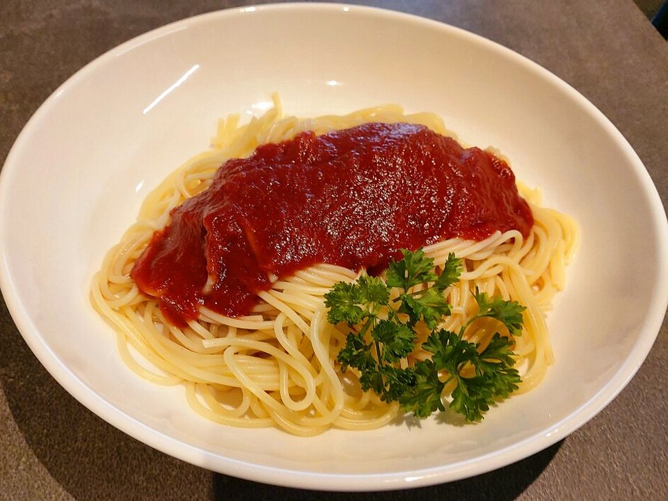 Schnelle Tomatensauce für Spaghetti Napoli von verena_29| Chefkoch