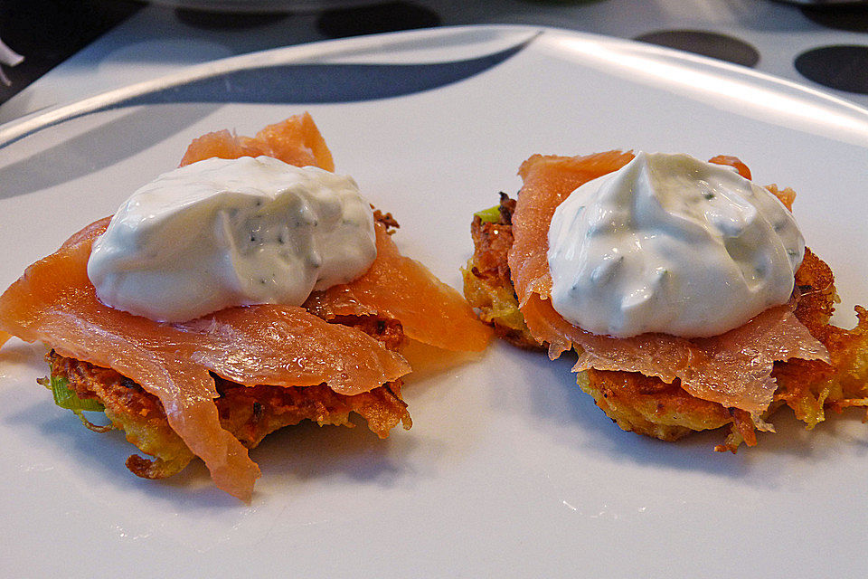 Kartoffel - Lauch - Puffer mit Kräuterquark und Lachs