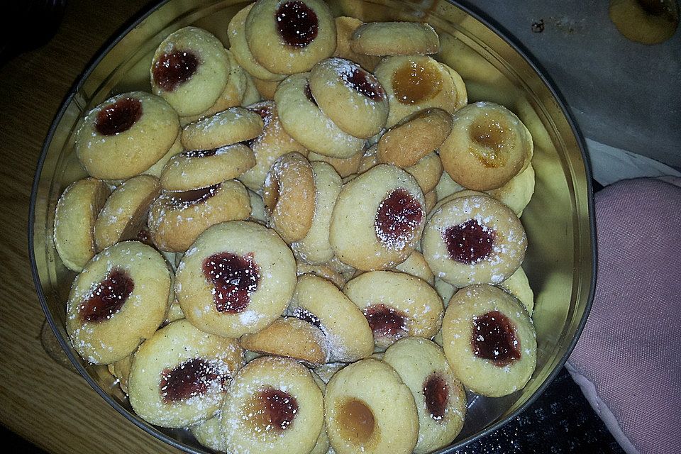 Kokosplätzchen mit Himbeergelee Kokosplätzchen mit Himbeergelee