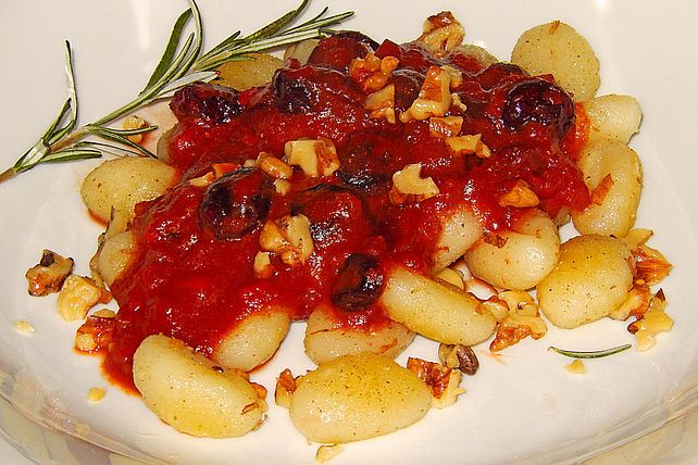 Gnocchi mit feuriger Tomaten-Cranberry Sauce von Soylicious| Chefkoch