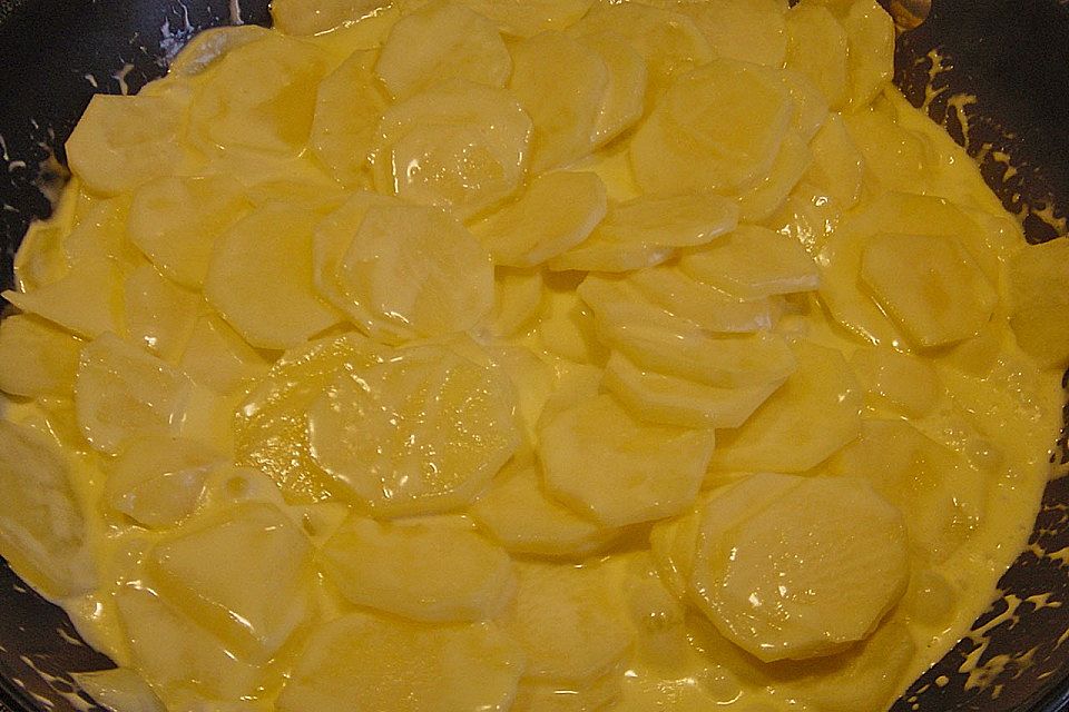 Kartoffeltorte mit Portweinjus Kartoffeltorte mit Portweinjus