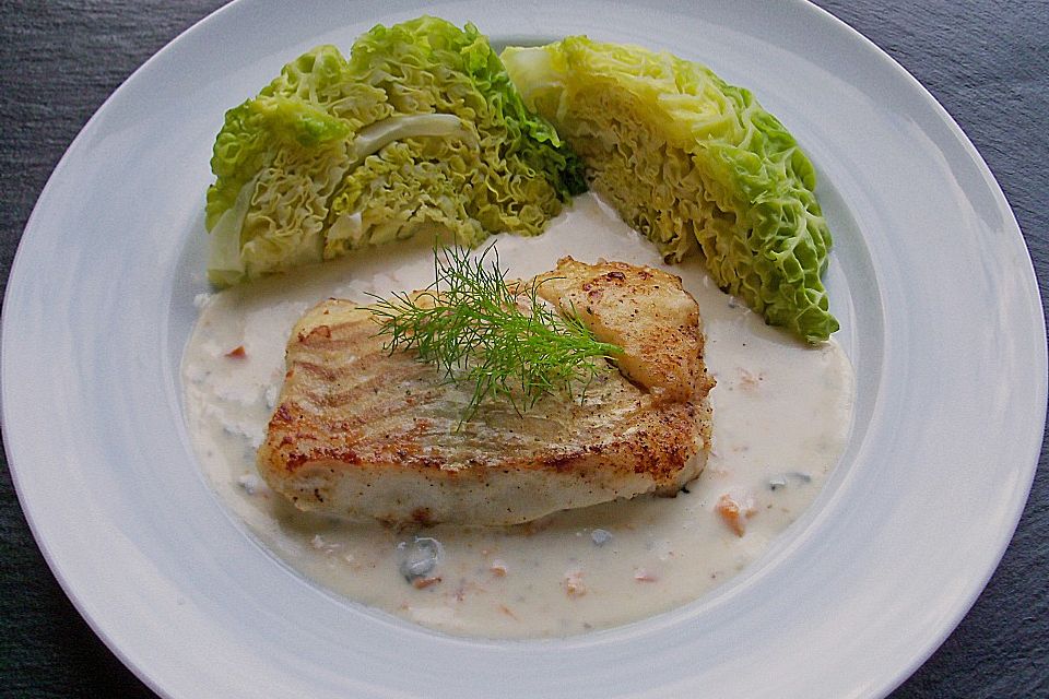 Fischfilets mit Käsesauce auf Zucchini