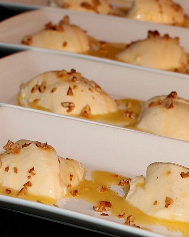Mousse von griechischem Joghurt mit Honig und Walnüssen