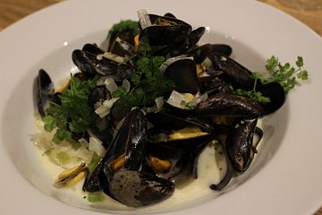 Miesmuscheln Mit Knoblauch Weisswein Sahnesauce Von Jani85 Chefkoch