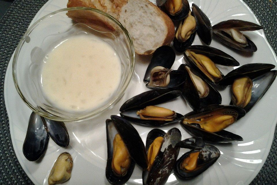 Miesmuscheln mit Knoblauch - Weißwein - Sahnesauce