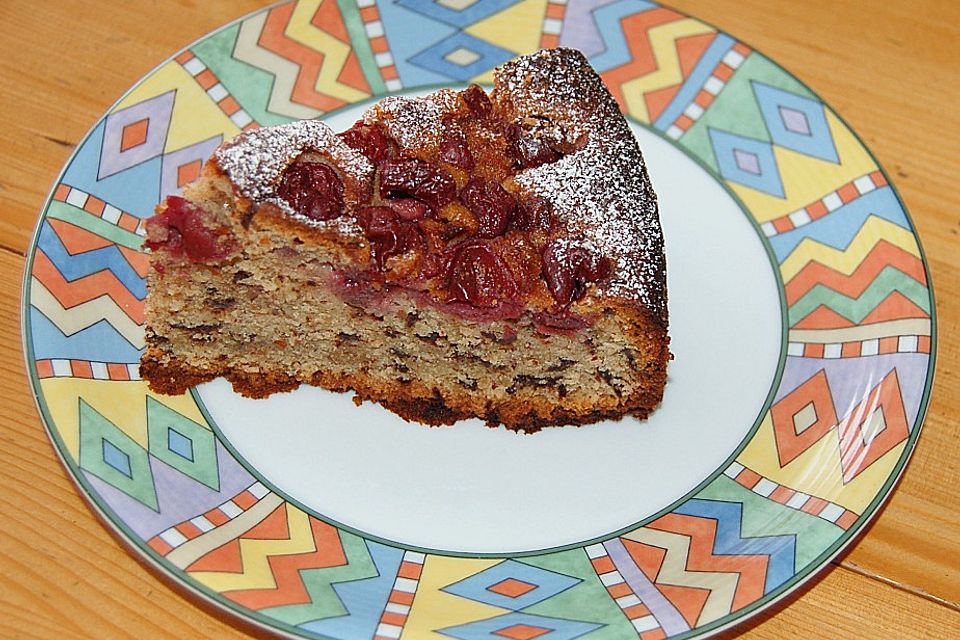 Festlicher Schoko - Nuss - Kuchen mit Kirschen