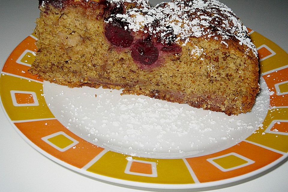 Festlicher Schoko - Nuss - Kuchen mit Kirschen