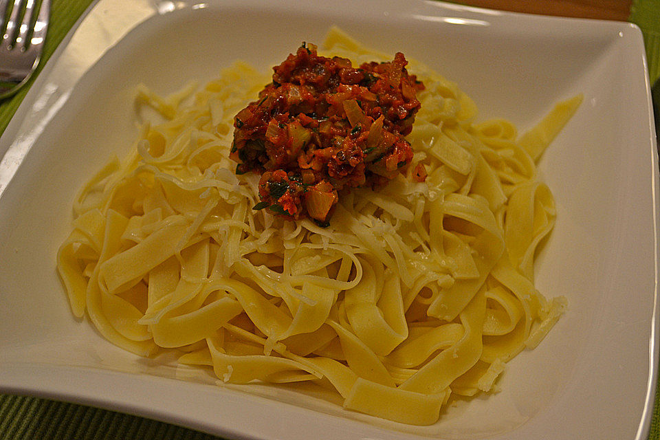 Nudeln mit Tomaten - Kräuter - Sauce