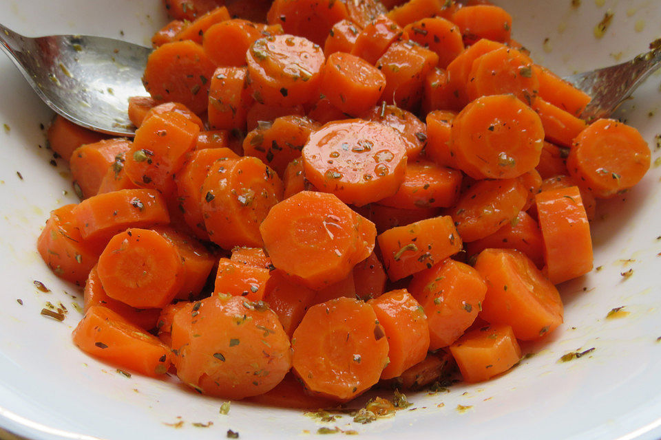 Spanischer Karottensalat mit Oregano