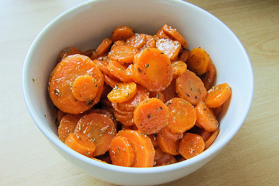 Spanischer Karottensalat mit Oregano