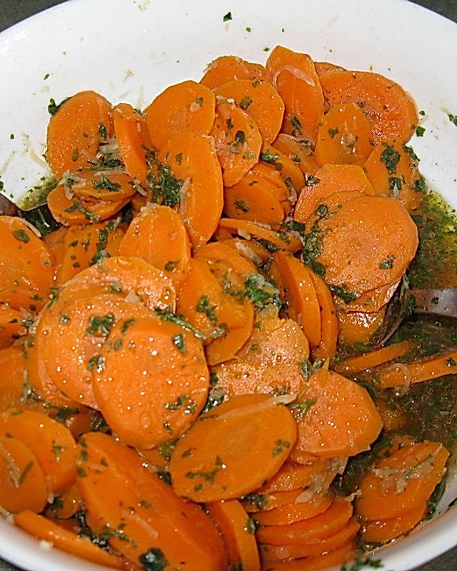 Spanischer Karottensalat mit Oregano