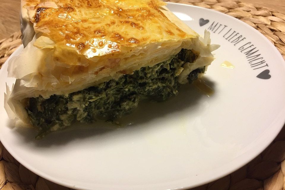 Orientalische Pastete mit Spinat und Schafskäse