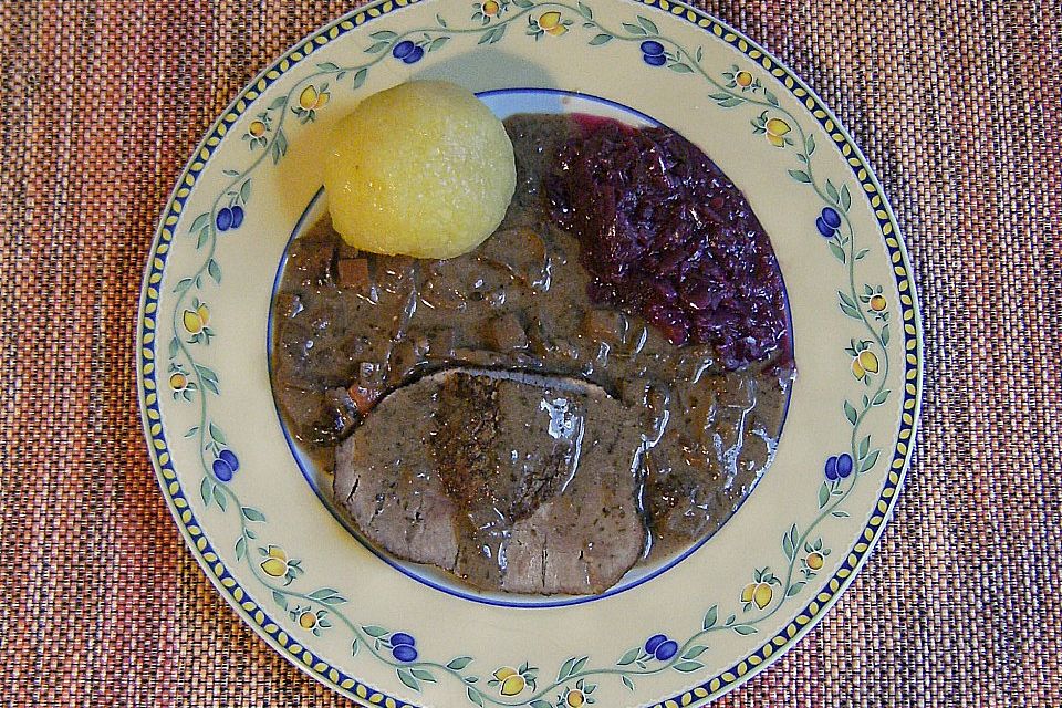 Gespickter Rinderbraten mit Rosmarin