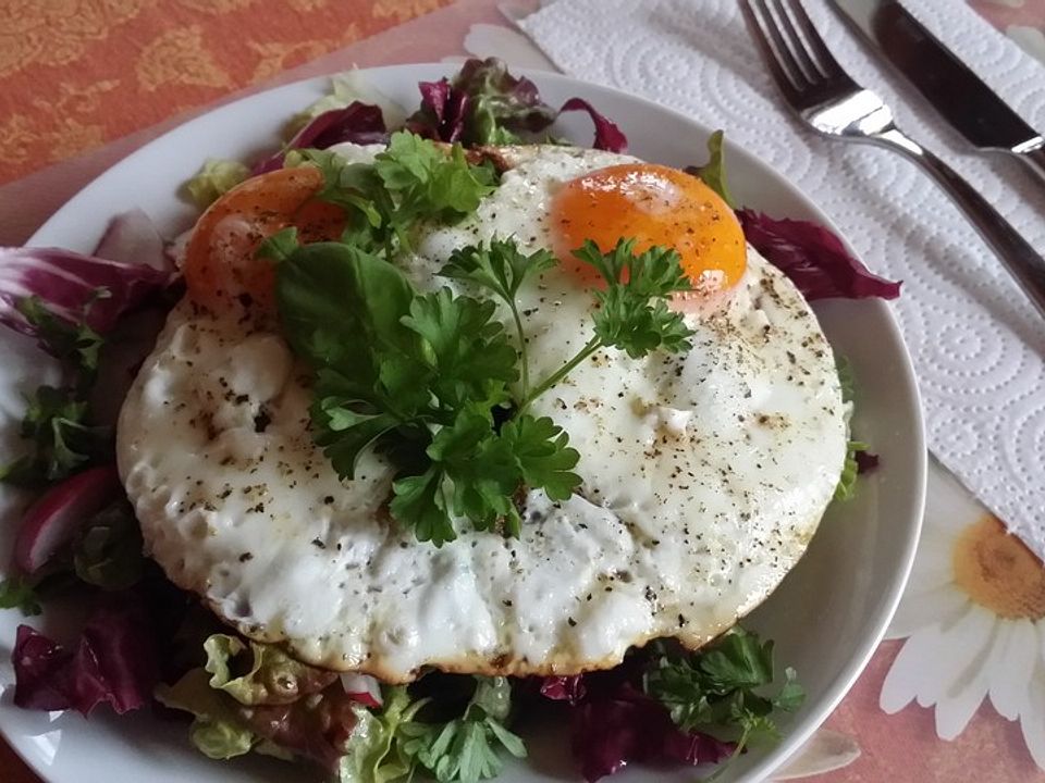 Blattsalat mit Spiegelei von Kruschel| Chefkoch