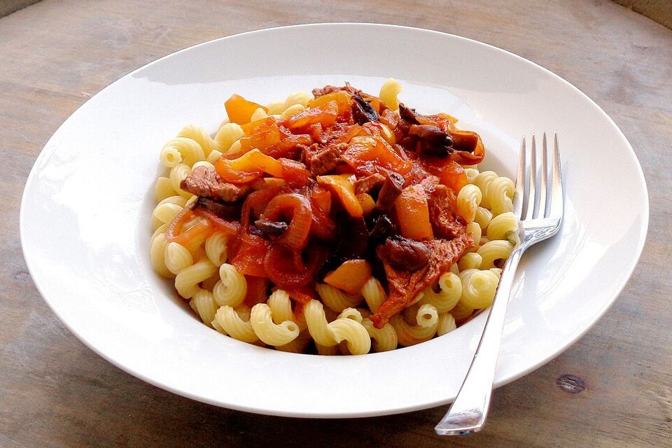 Schweinegeschnetzeltes mit Champignons und Paprikaschoten