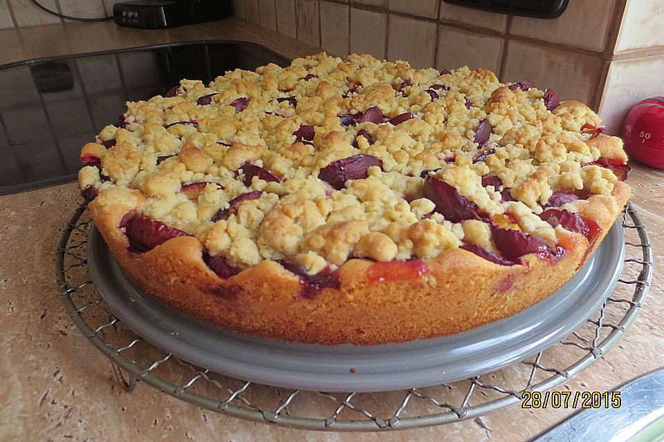 Pflaumen - Streuselkuchen auf dem Blech