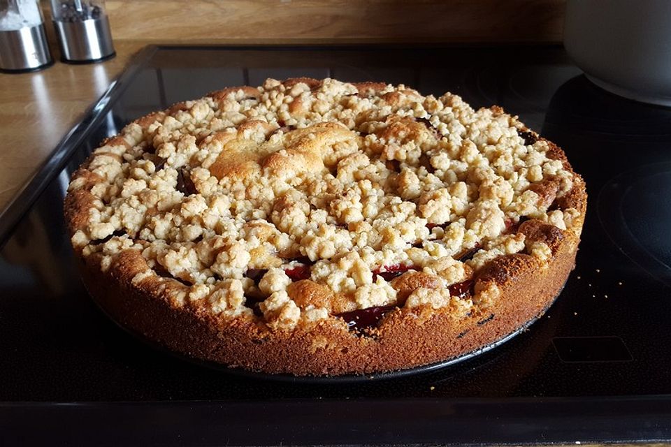 Pflaumen - Streuselkuchen auf dem Blech