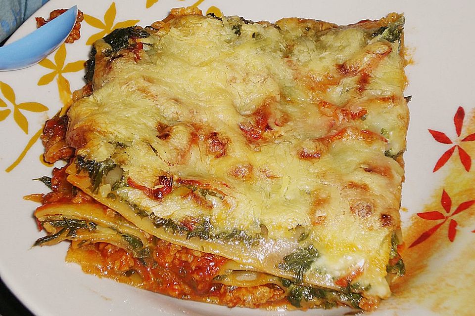 Lasagne mit Spinat, Hack und Paprika