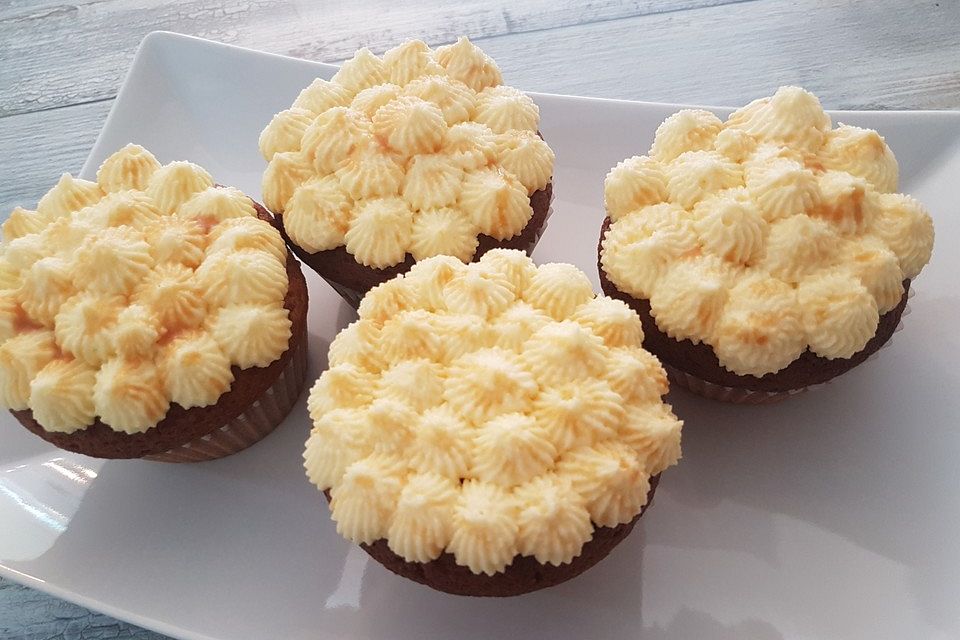 Karamell - Cupcakes mit Vanille - Topping