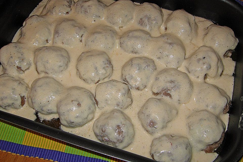 Hackfleischbällchen aus dem Ofen mit Joghurt - Sauce