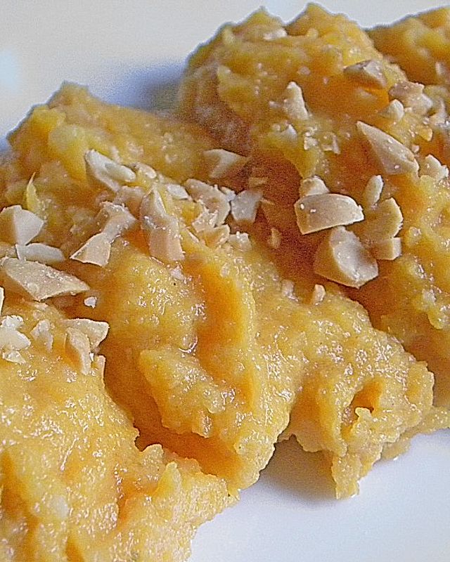 Süßkartoffelpüree mit Erdnüssen