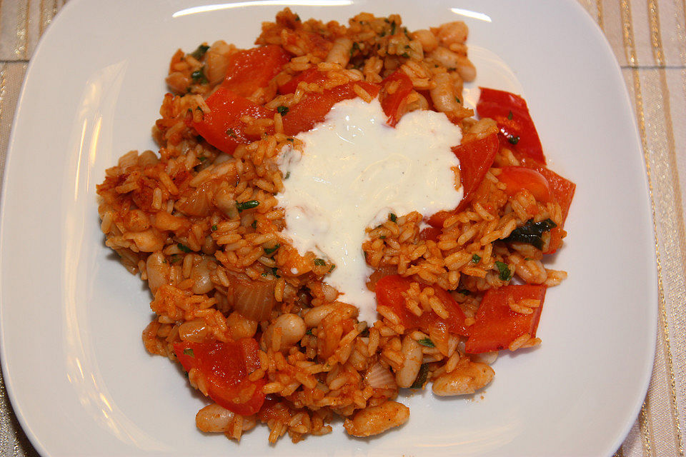 Paprika-Reispfanne mit Joghurtsauce