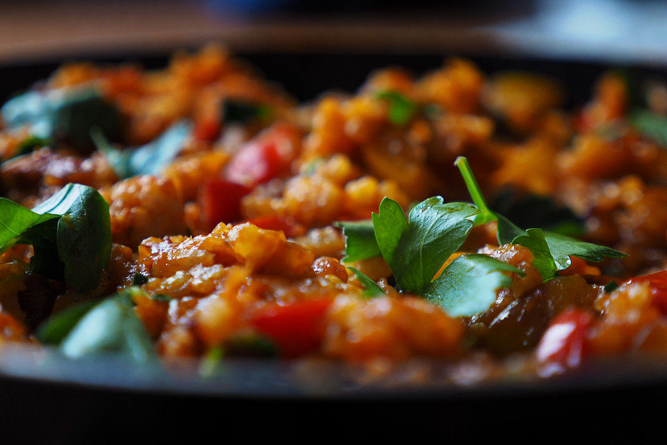 Paprika-Reispfanne mit Joghurtsauce