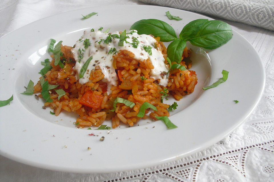 Paprika-Reispfanne mit Joghurtsauce