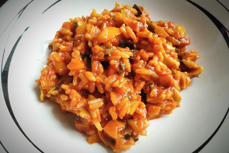 Paprika-Reispfanne mit Joghurtsauce