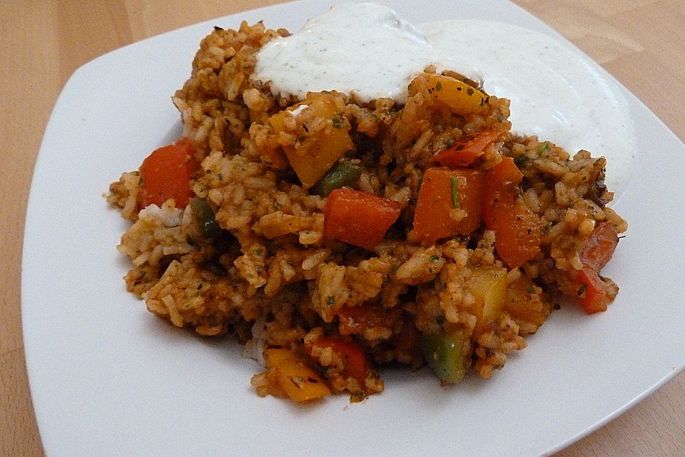 Paprika-Reispfanne mit Joghurtsauce